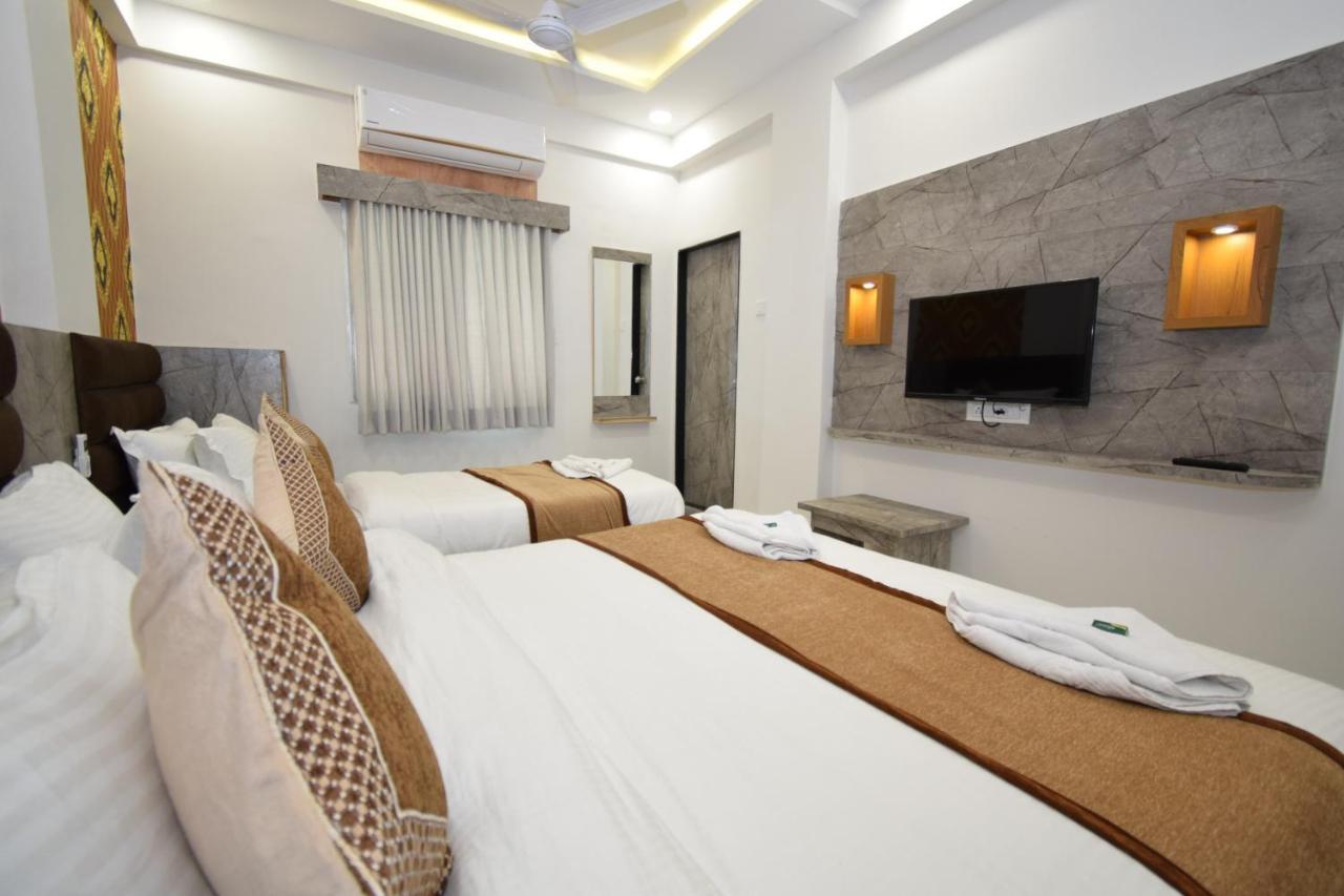 Hotel A1 Vastrapur Ahmedabad Esterno foto