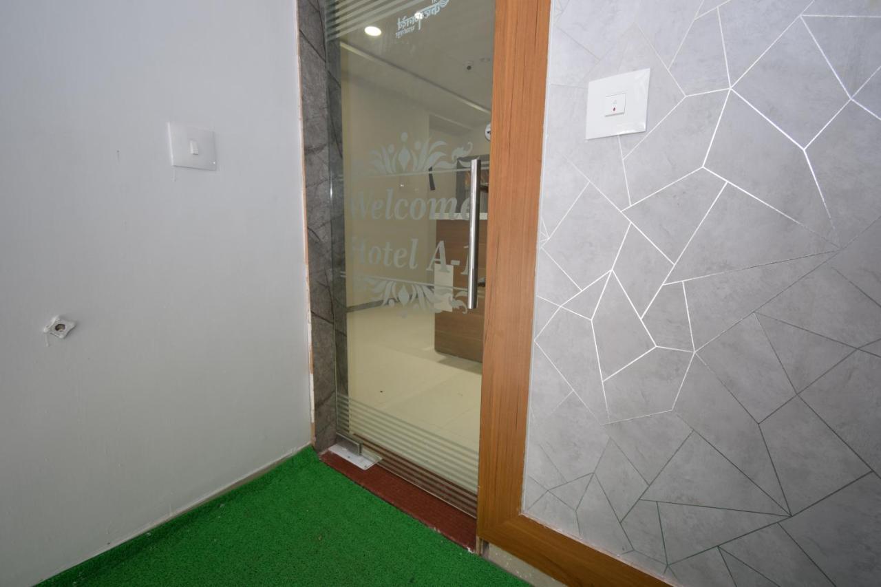 Hotel A1 Vastrapur Ahmedabad Esterno foto