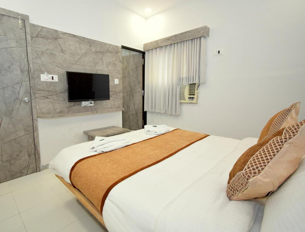 Hotel A1 Vastrapur Ahmedabad Esterno foto