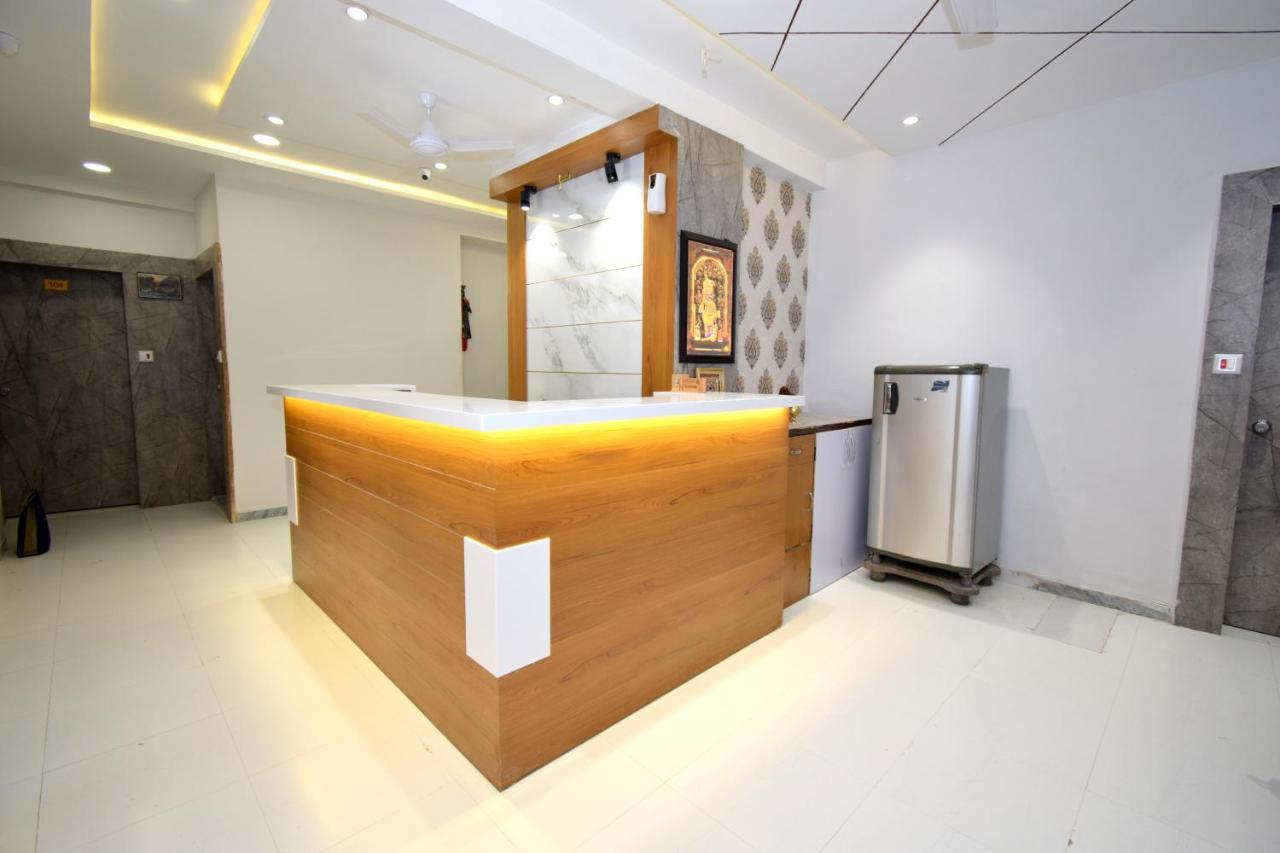 Hotel A1 Vastrapur Ahmedabad Esterno foto
