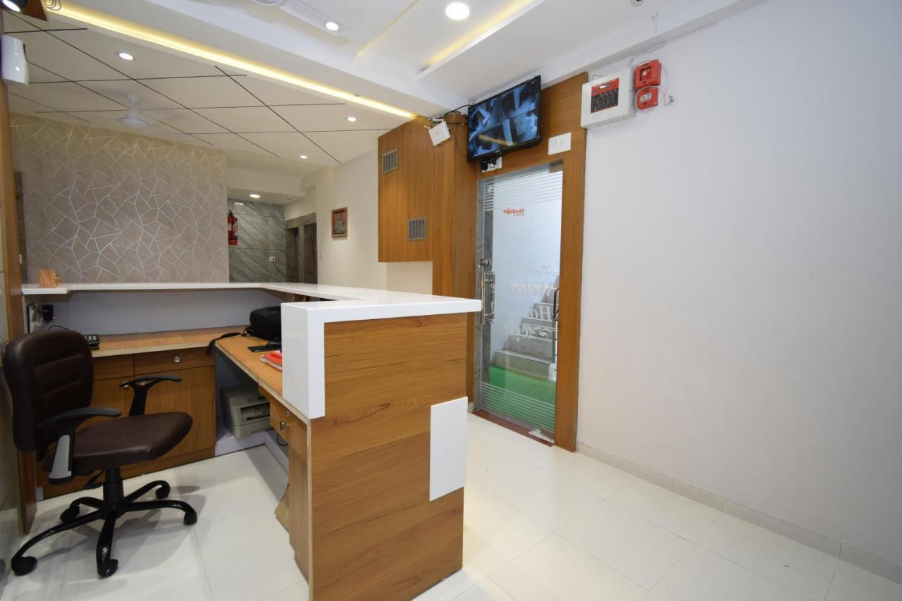Hotel A1 Vastrapur Ahmedabad Esterno foto