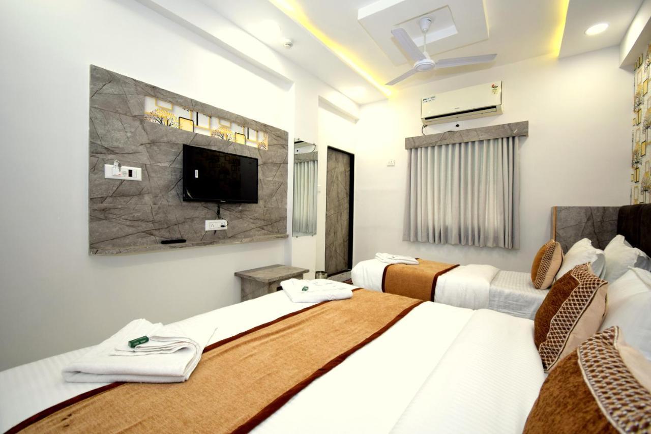 Hotel A1 Vastrapur Ahmedabad Esterno foto