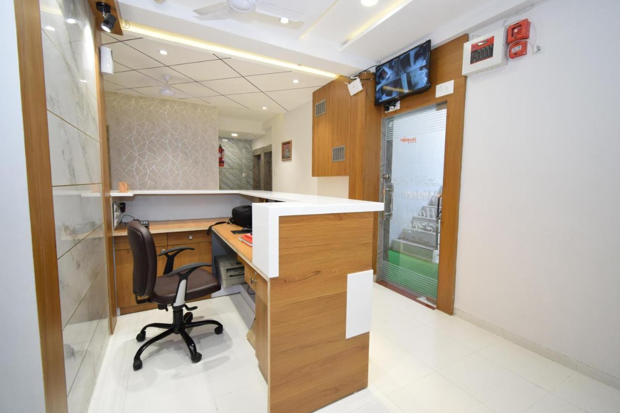 Hotel A1 Vastrapur Ahmedabad Esterno foto