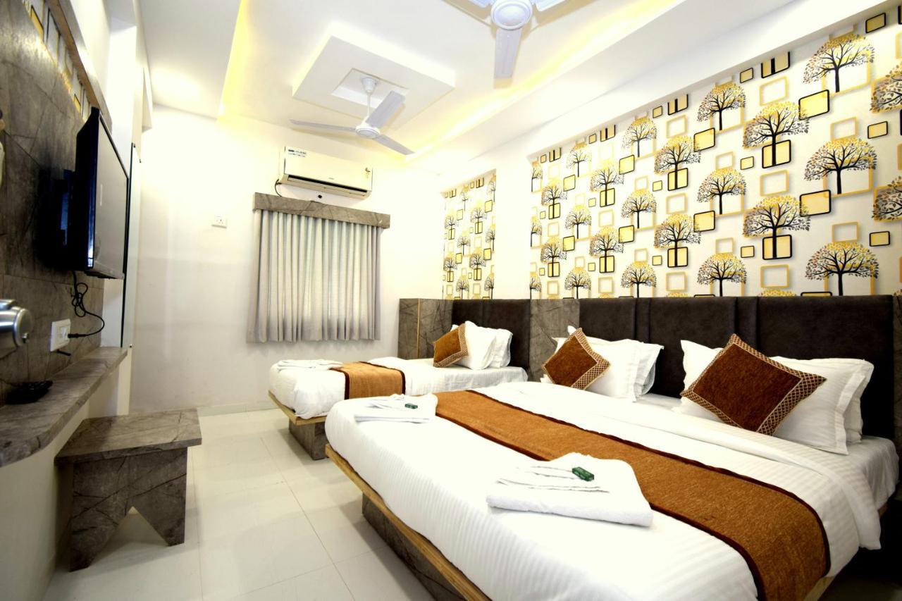 Hotel A1 Vastrapur Ahmedabad Esterno foto