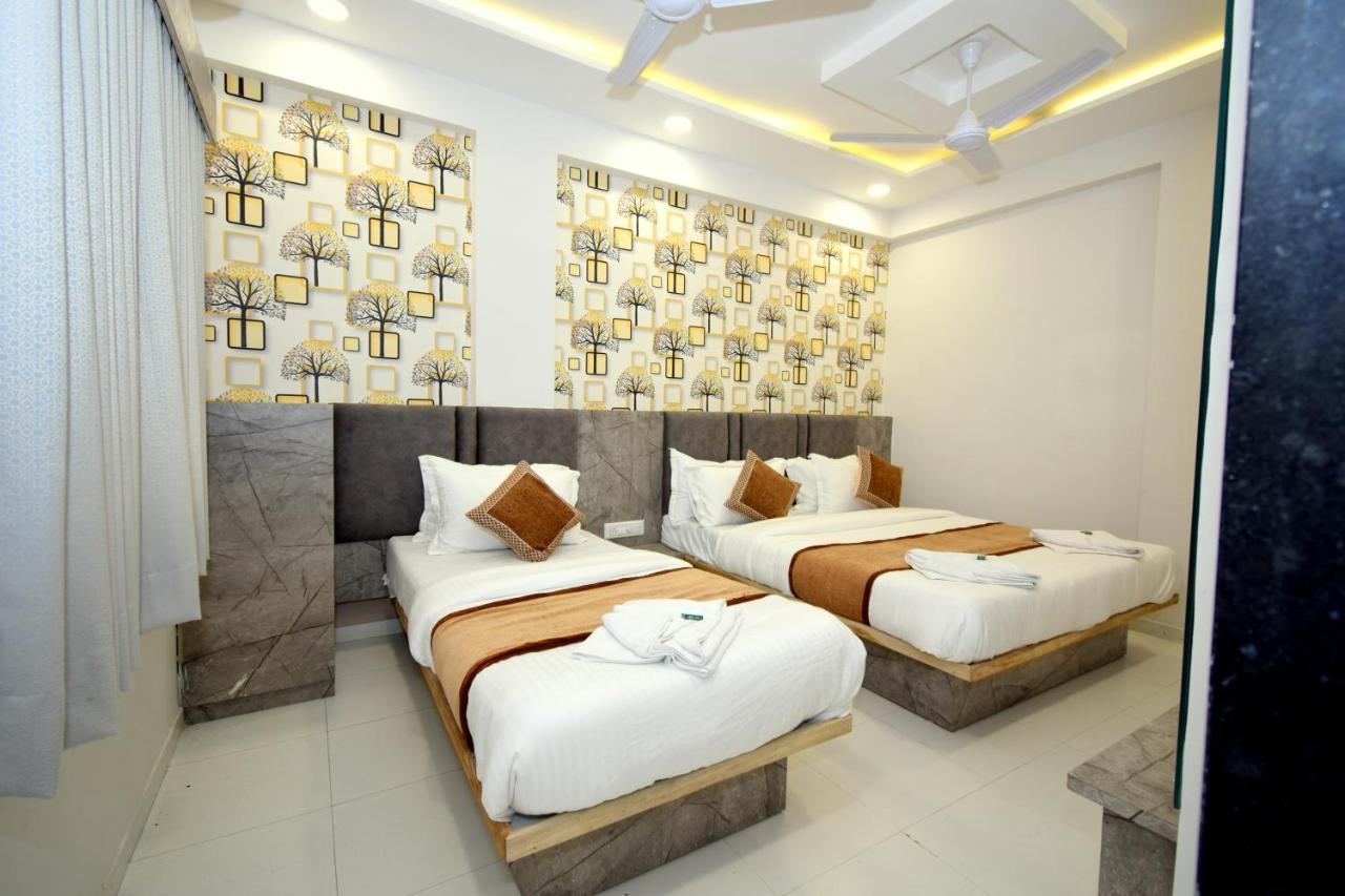 Hotel A1 Vastrapur Ahmedabad Esterno foto